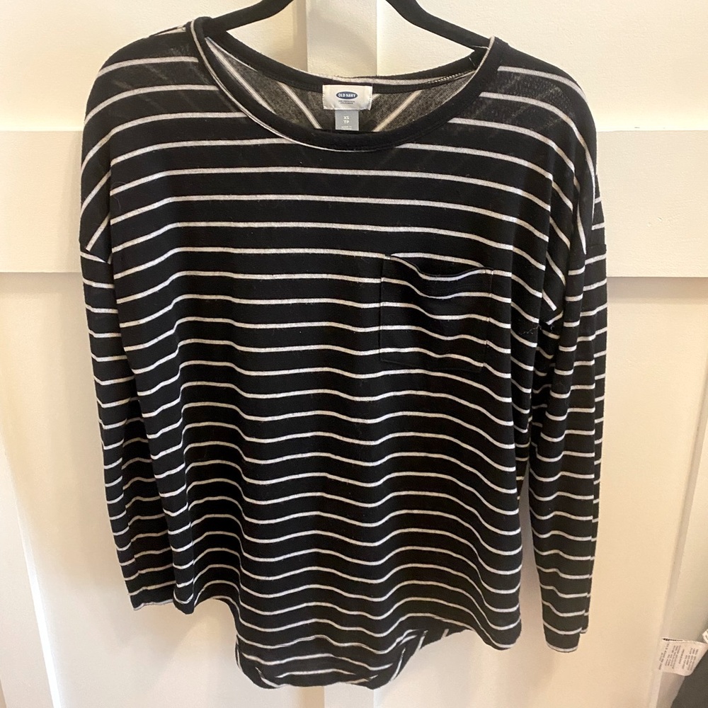 Black and white old navy long sleeve
